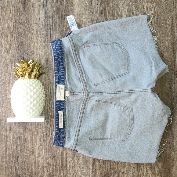 NWOT! Universal Thread Curvy Vintage Midi Jean Shorts - Picture 6 of 11